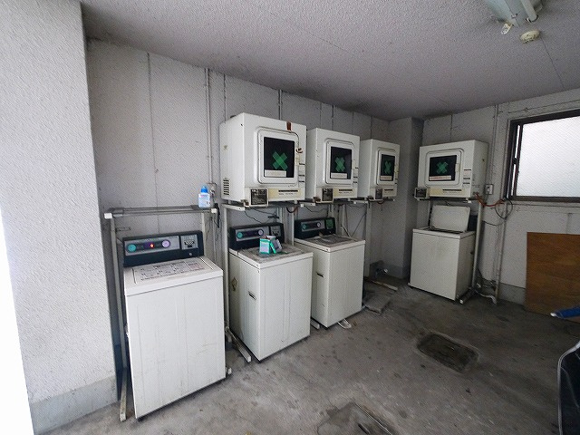 ジュネス神殿のその他|コインランドリーもありますよ。