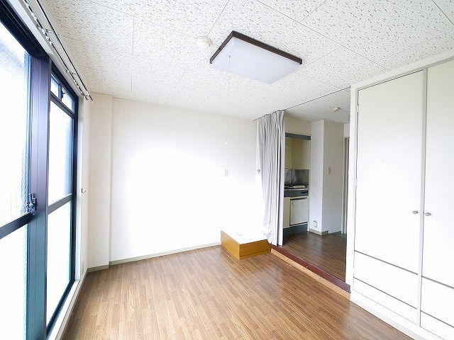 ジュネス神殿の寝室|使い勝手のいい寝室です