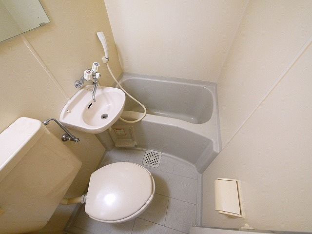 ジュネス神殿のトイレ|コンパクトで使いやすいトイレです