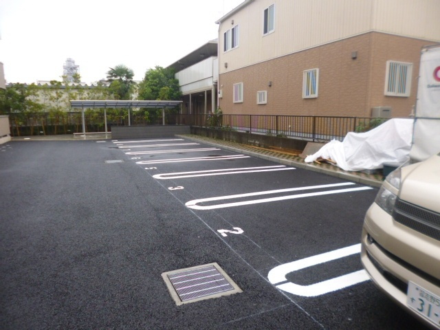 ヴィルソレイユの駐車場