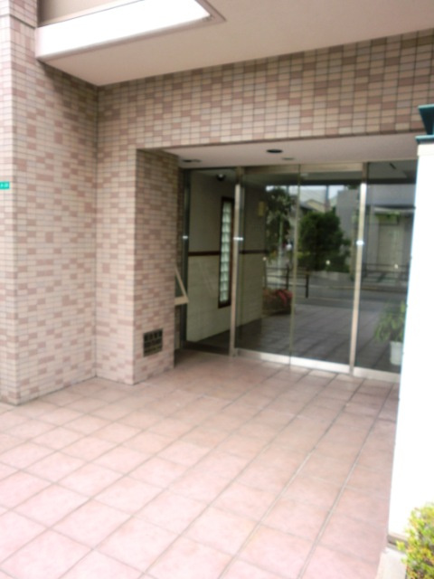 大阪市淀川区塚本６丁目の賃貸マンションのエントランス