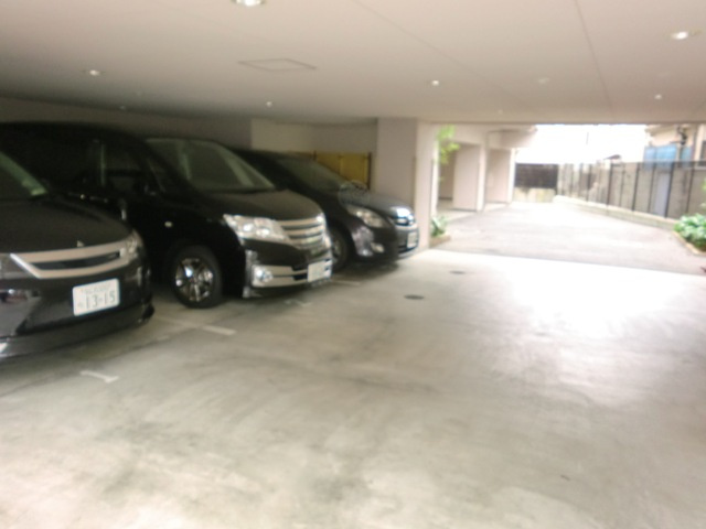 大阪市淀川区塚本６丁目の賃貸マンションの駐車場