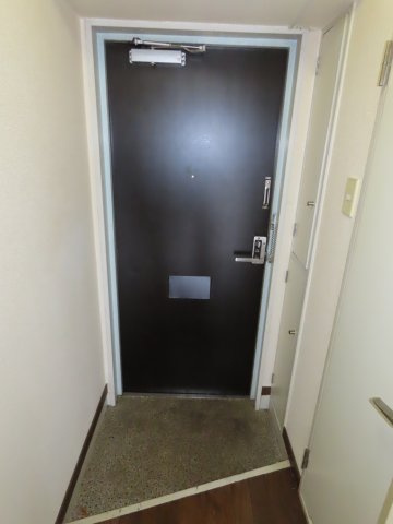 クリエール三津屋の玄関