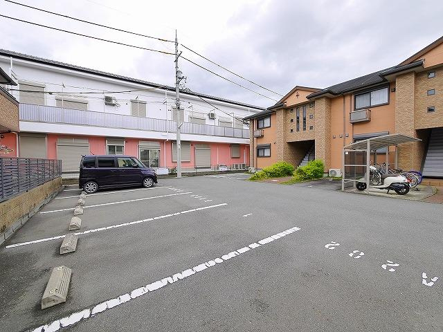ラフィーネA（富堂町）の駐車場|駐車場に車を止められます