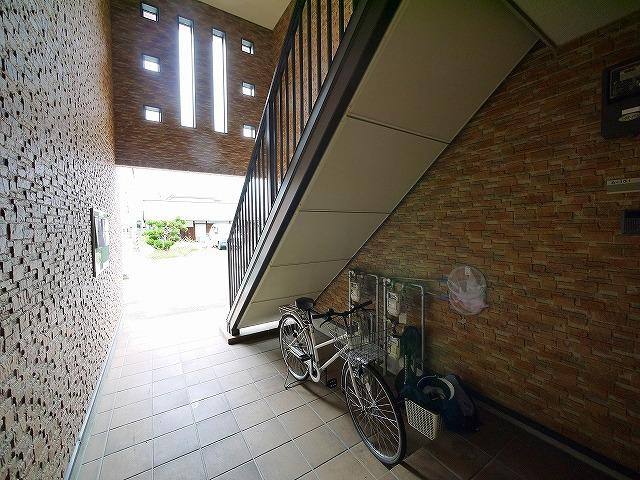 ラフィーネA（富堂町）のエントランス|ゆとりのあるエントランスです