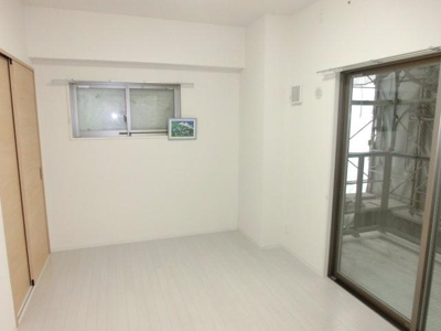 【内装】 | アークアベニューアベノ | 洋室6.2帖　大きな窓で解放感のある空間です。