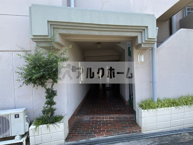 有宏ハイツのエントランス