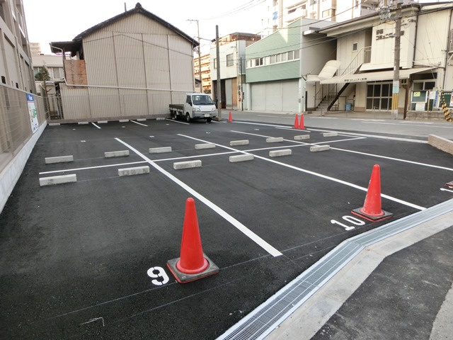 プレミアコートの駐車場