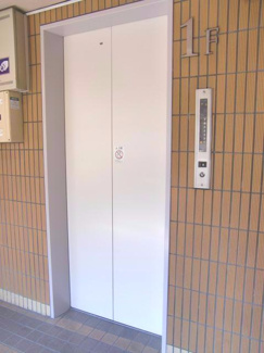 【エントランス】 | エレベーター　千代田ヒルズ