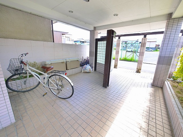 シティパレス21南袋町のその他共用部分|明るい共有スペース。