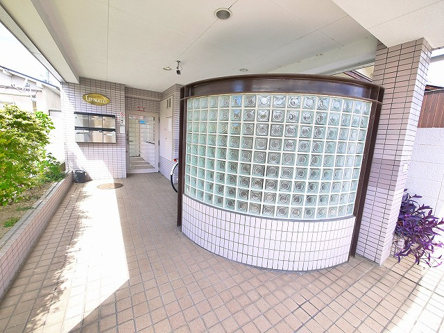 シティパレス21南袋町のその他共用部分|明るい共有スペース。