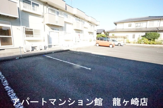 エスポワールＭの駐車場