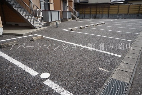 プレジオAの駐車場