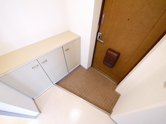 ヴィルドミール富雄の玄関