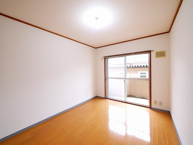 ヴィルドミール富雄の洋室