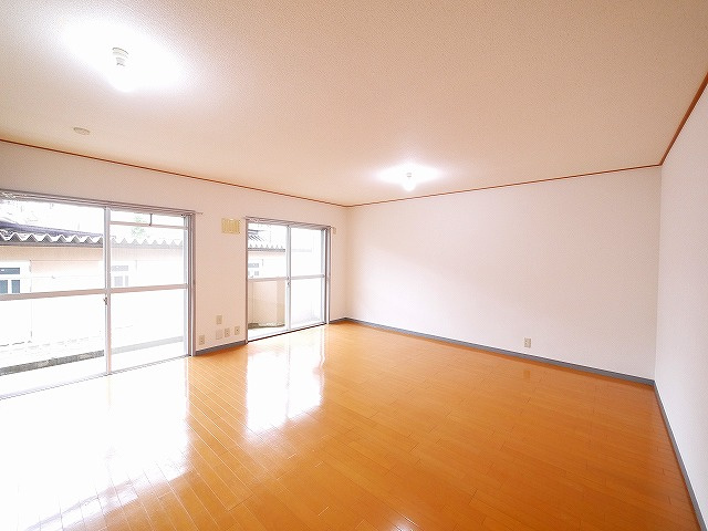 ヴィルドミール富雄の居間・リビング