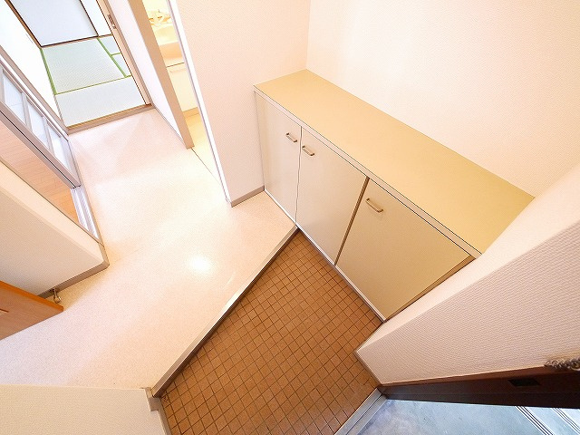 ヴィルドミール富雄の玄関