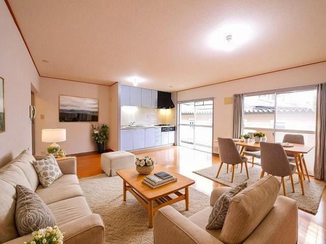 ヴィルドミール富雄の居間・リビング|CGで家具等を配置したもので家具等は含まれません