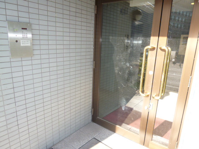 倉敷市松島の賃貸マンションのエントランス|オートロック