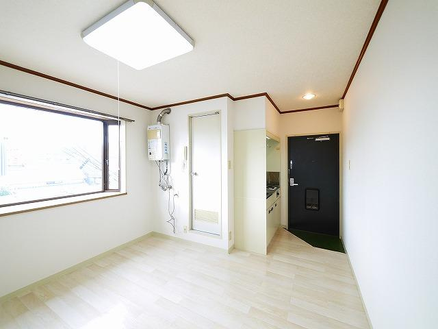 CASA天理の居間・リビング|使い勝手のいい洋室です