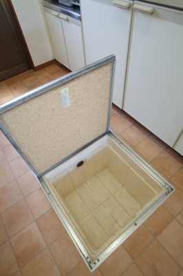 【設備】 | フラワーコーポ | キッチンにはイカシタ床下収納。（早口でどうぞ！）