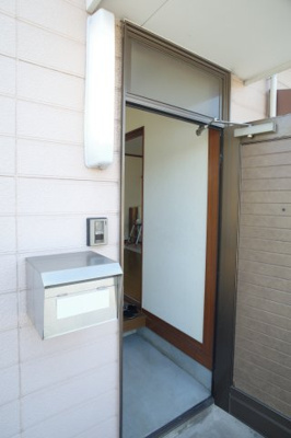 【玄関】 | フラワーコーポ | ＴＶモニターフォンで防犯対策も