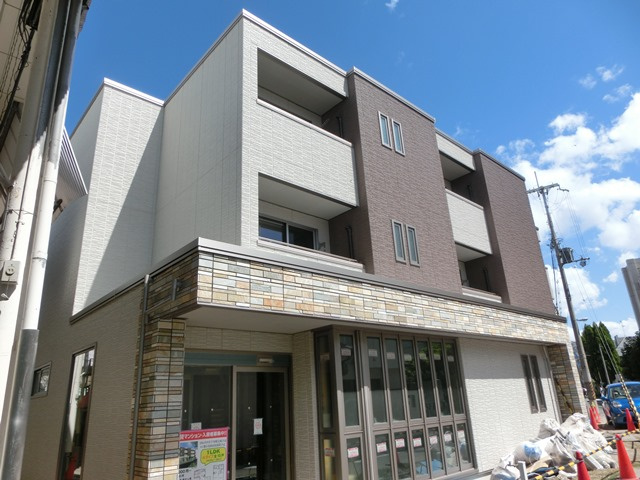 大阪市淀川区三津屋北１丁目の賃貸マンションのエントランス