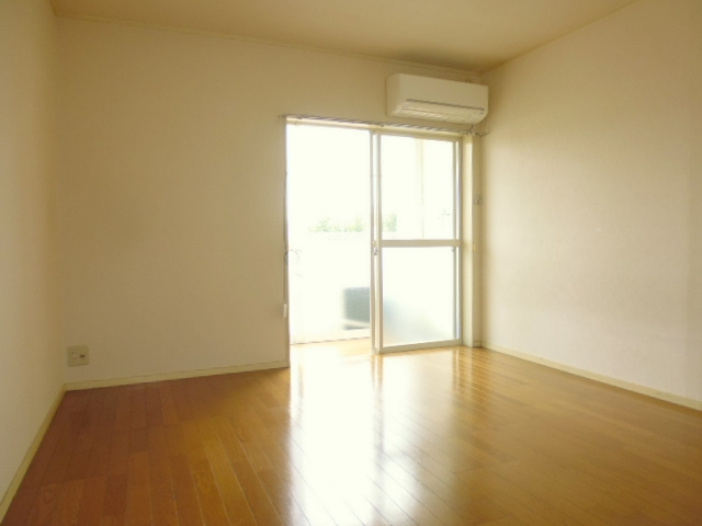 二子ハイツの居間・リビング|洋室