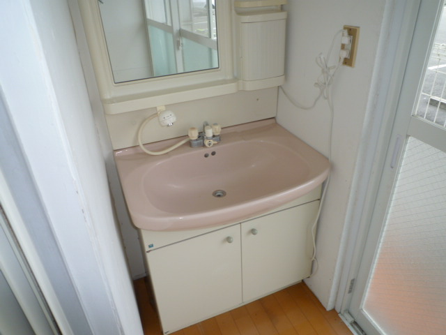 二子ハイツの独立洗面台|洗髪洗面化粧台