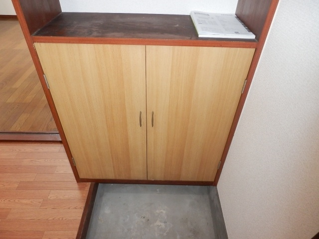 エステート根岸の玄関