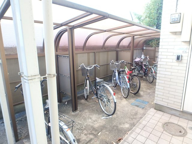 【その他共用部分】 | シャンブル朋 | 屋根付き駐輪スペース