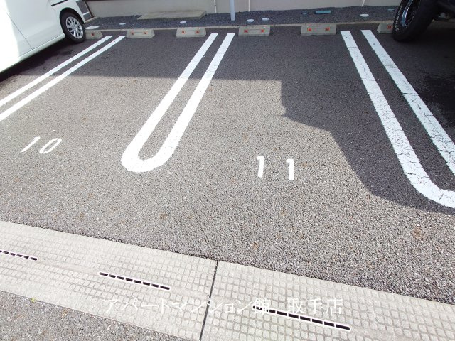 Owen Stanley Aの駐車場