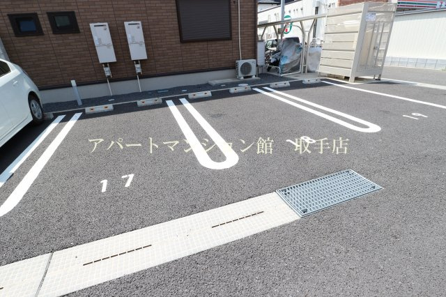 Owen Stanley Bの駐車場