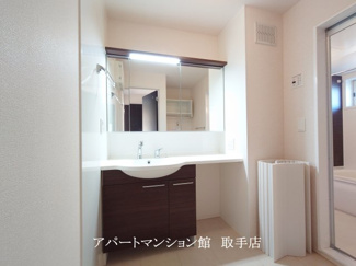 【洗面所】 | Owen Stanley B