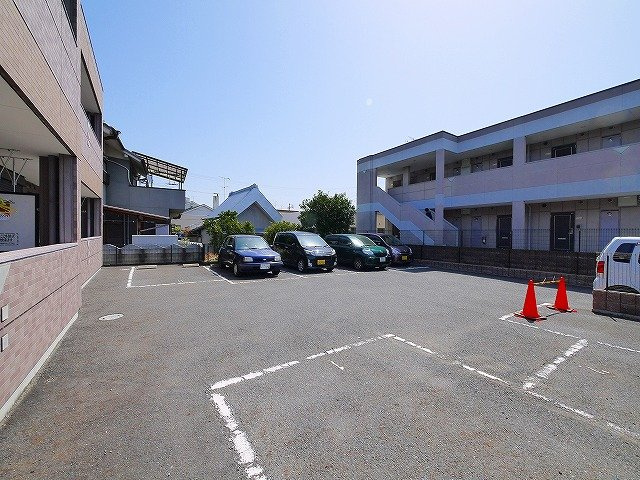 グランシャリオ（木津）の駐車場