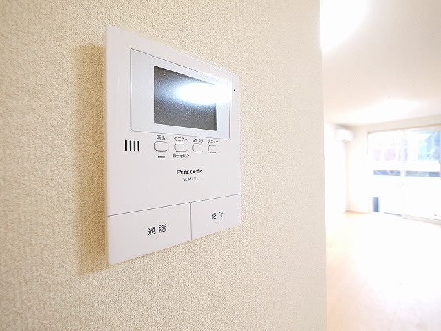 シャーメゾン真輝のセキュリティ|お顔が見えるモニター付きインターホンで安心。