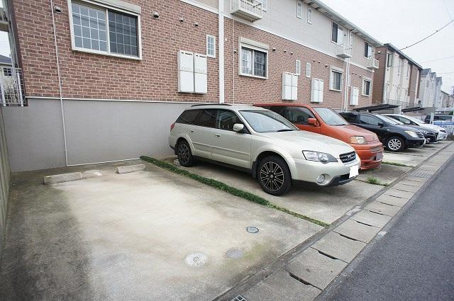 コリーヌの駐車場
