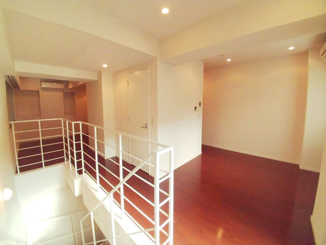 【居間・リビング】 | プライムアーバン本駒込 | メゾネットタイプのお部屋です。【プライムアーバン本駒込】