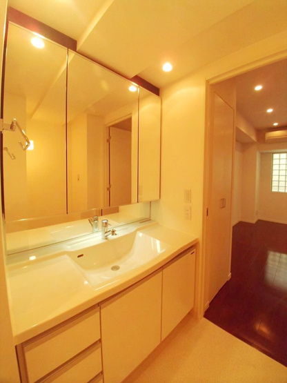 【洗面所】 | プライムアーバン本駒込 | 三面鏡の洗面台【プライムアーバン本駒込】