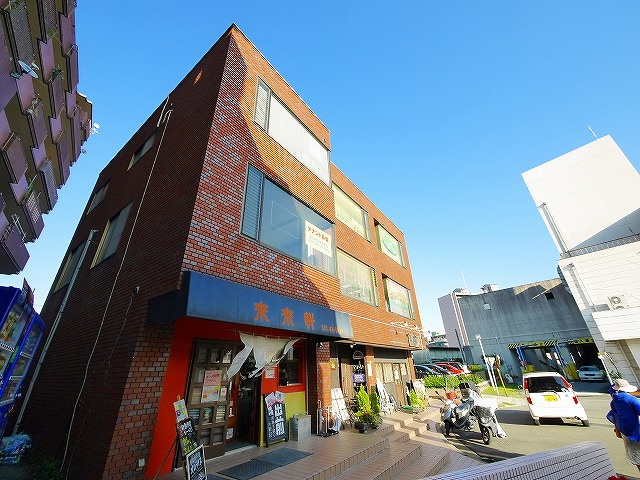富雄ヨシエビルの外観