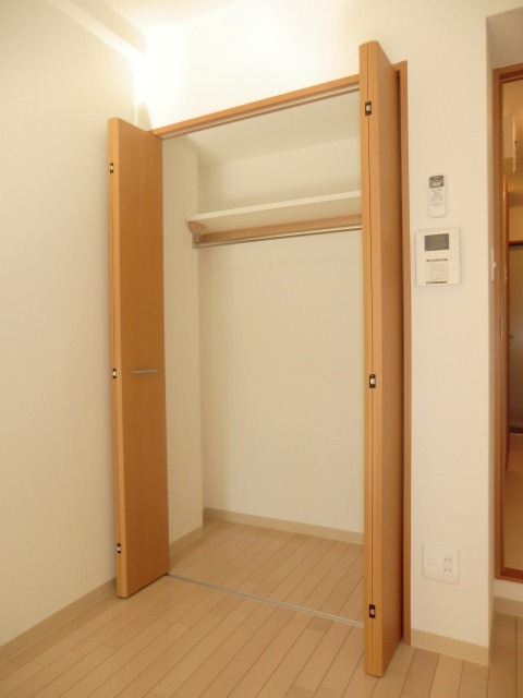 リズ新北野の収納