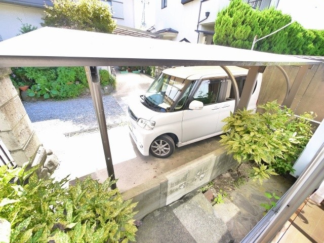 宮崎邸の駐車場