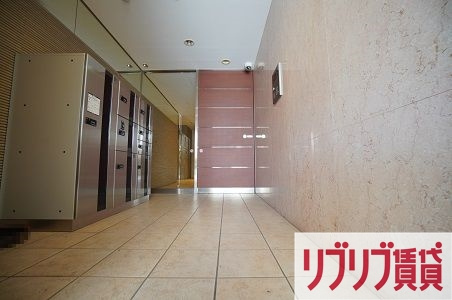 セザン新町のエントランス