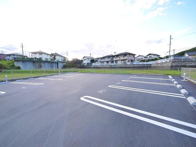 アクシアの駐車場|車をお持ちの方に嬉しい駐車場付きの物件です