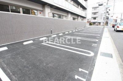 【駐車場】 | メゾングロリア | 駐車場があるので、車を買う予定の方も安心です