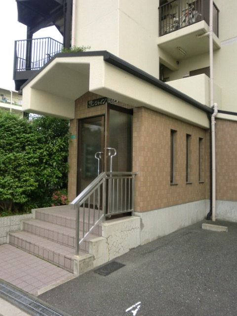 サンシャイン奥村のエントランス