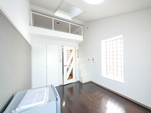 シティパレス新大宮P-5の居間・リビング