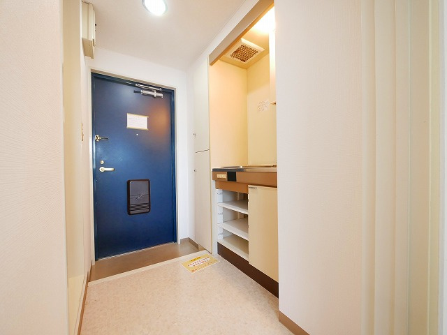 シティパレス新大宮P-5の玄関