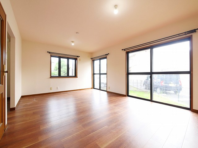 杉澤メゾネット（押熊町）の居間・リビング