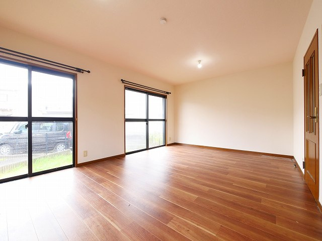 杉澤メゾネット（押熊町）の居間・リビング